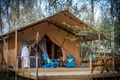 Kaskada - Glamping wśród zwierząt - Namiot "Na Zachód" -  dla dorosłych,  jacuzzi na tarasie 