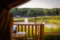 Kaskada - Glamping wśród zwierząt - Namiot "Nad Wodą" z domkiem dla dzieci i jacuzzi