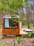 UKOI Mikrozen w Lesie - Tiny House z podniebnym oknem - UKOI TRE - W Lesie - Kręgi