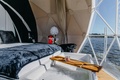 GRAND HT Houseboats - domki na wodzie - BUBBLE z 1 łóżkiem małżeńskim z wanną z hydromasażem, sauną parową, fotelem masującym i hulajnogami elektrycznymi