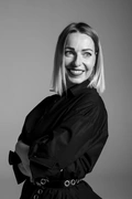 Julia, Chaty v Oblakoch