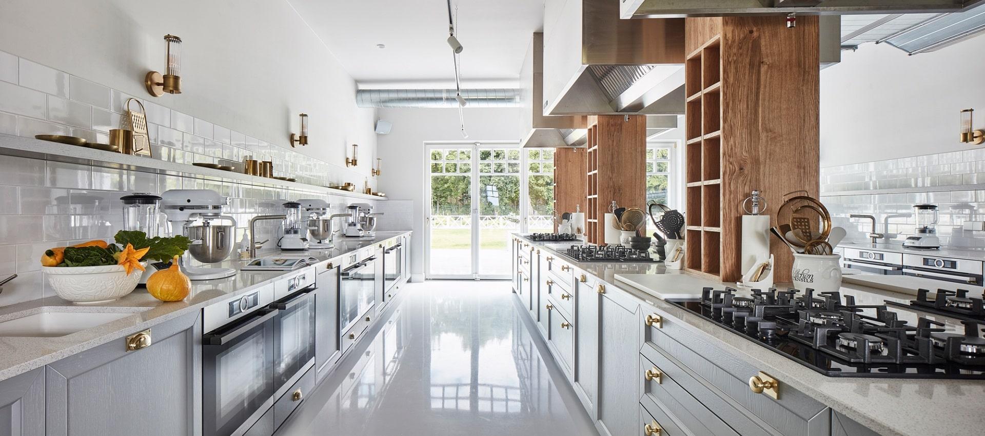 10 INSPIRING KITCHENS AWAY FROM HOME